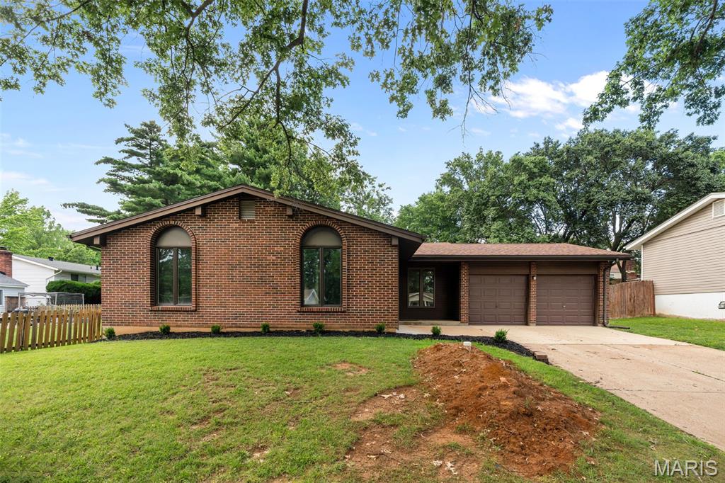 555 Braebridge Road Manchester, MO 63021 - Photo 2 of 47