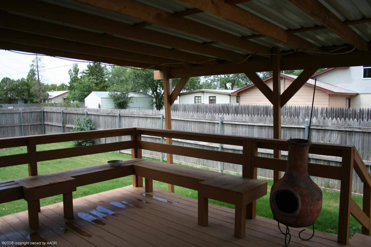 4104 Bowie Street Amarillo, TX 79110 - Photo 15 of 18 a view of a chairs and table in the roof deck
