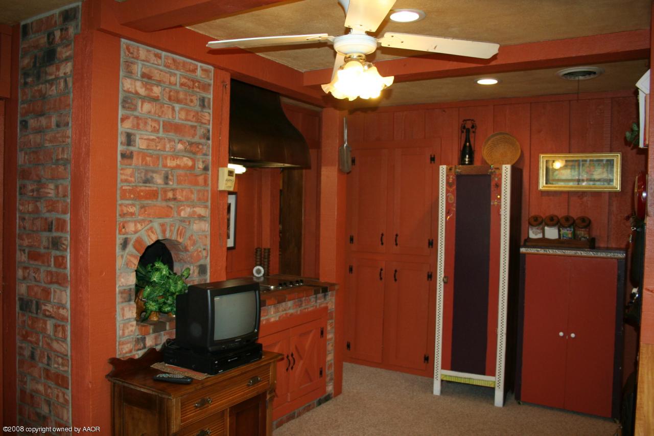 4104 Bowie Street Amarillo, TX 79110 - Photo 6 of 18 a view of a hallway with front door