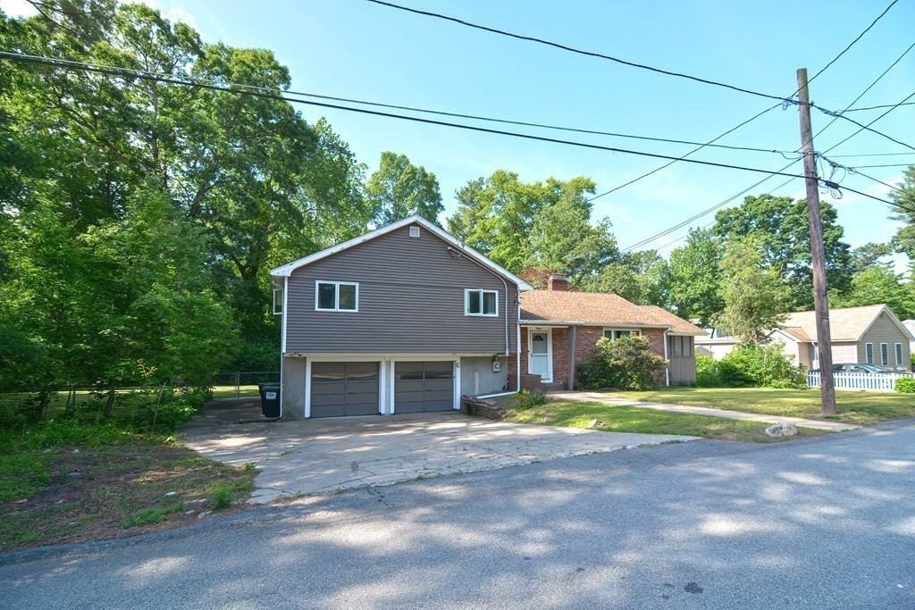 25 Arrow Road Norton, MA 02766 - Photo 3 of 40 Gallery Image 3
