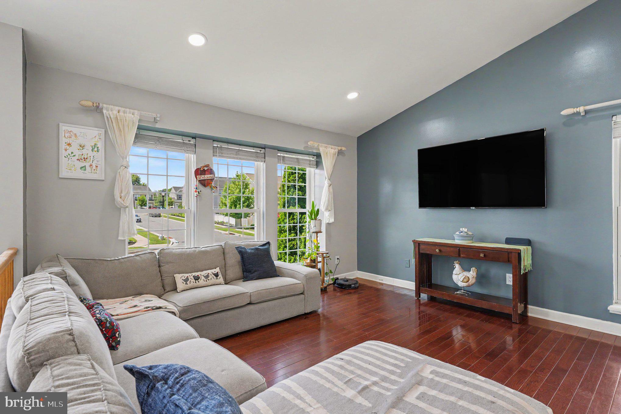 307 Timber Grove Road Owings Mills, MD 21117 - Photo 4 of 43 Living Room