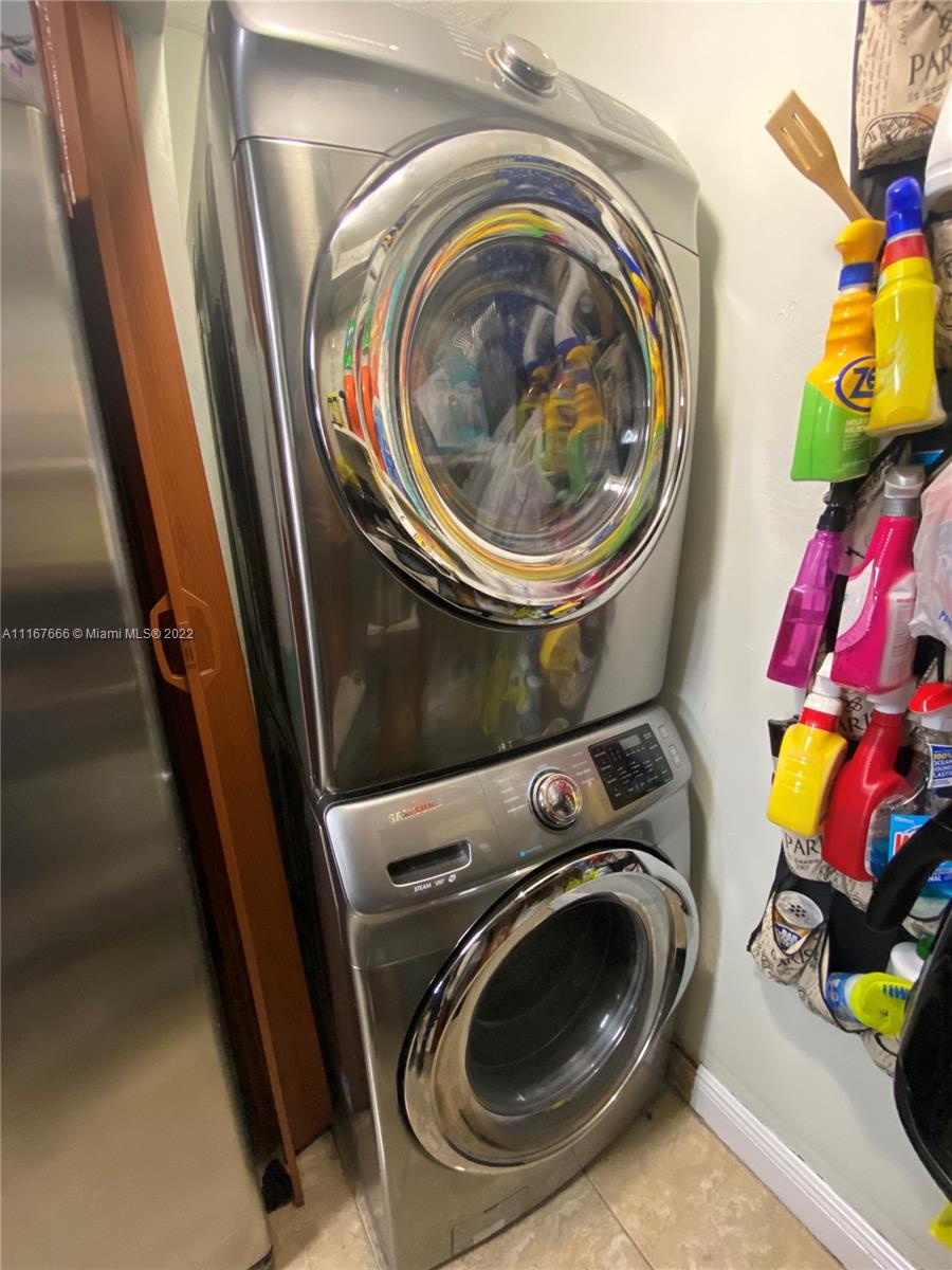 2879 West 75th Terrace Hialeah, FL 33018 - Photo 4 of 16 a utility room with dryer and washer