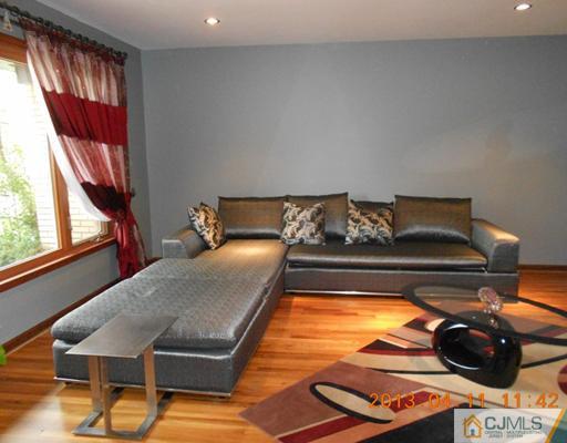 28 Springhouse Road Asbury Park, NJ 07712 - Photo 5 of 25 Gallery Image 5