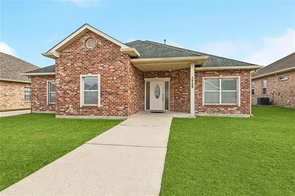 $2,400 | 3829 Augustine Lane, Marrero, LA 70072