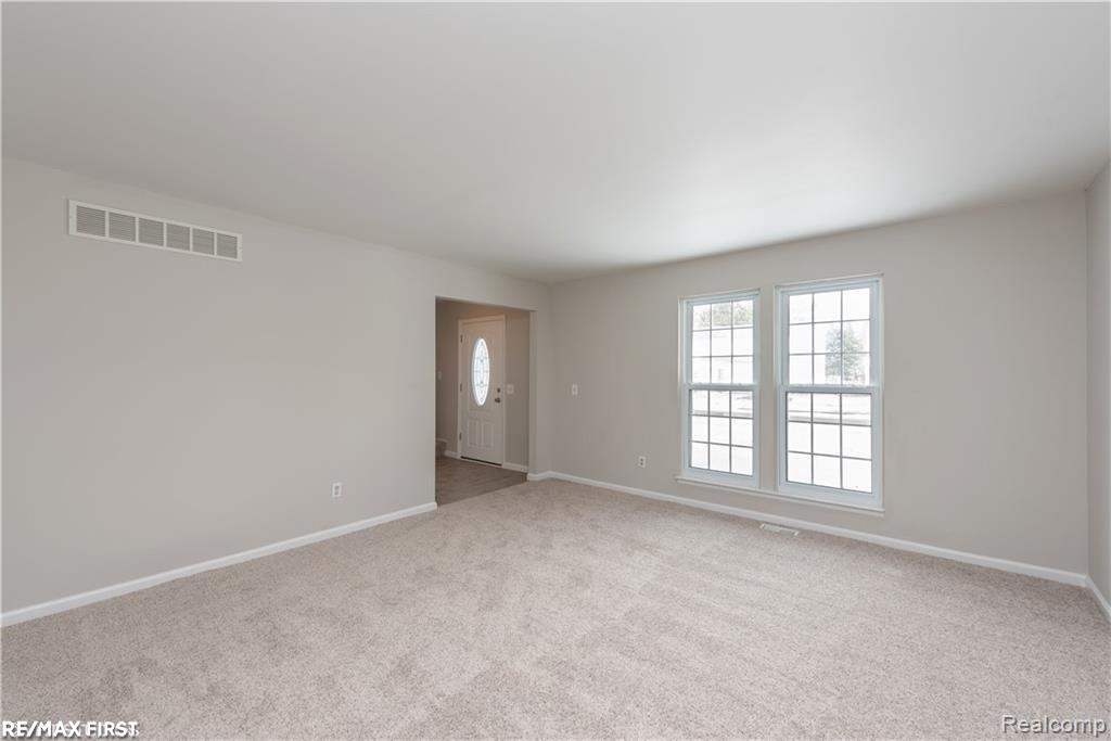 33670 Embassy Street Chesterfield, MI 48047 - Photo 3 of 14