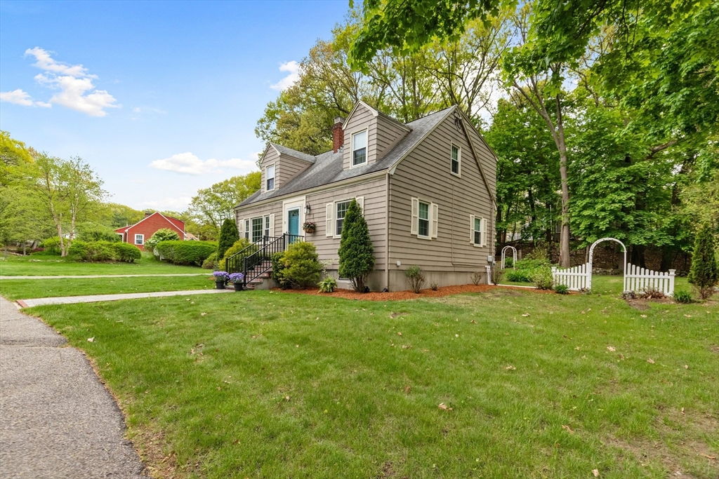 31 Hiawatha Road Woburn, MA 01801 - Photo 2 of 29