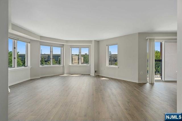 405 Williams Court, Unit 405 Edgewater, NJ 07020 - Photo 3 of 27