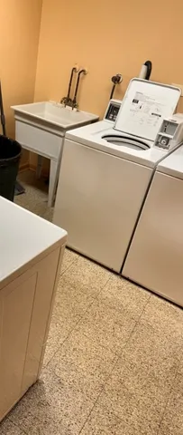 $1,565 | 2212 Country Club Drive, Unit 6, Woodridge, IL 60517