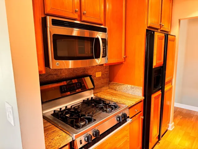 $1,565 | 2212 Country Club Drive, Unit 6, Woodridge, IL 60517