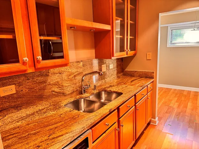 $1,565 | 2212 Country Club Drive, Unit 6, Woodridge, IL 60517