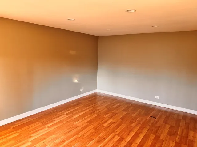 $1,565 | 2212 Country Club Drive, Unit 6, Woodridge, IL 60517