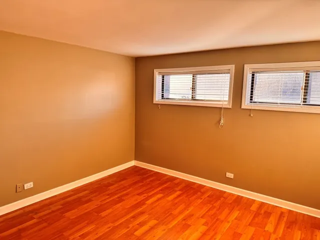 $1,565 | 2212 Country Club Drive, Unit 6, Woodridge, IL 60517