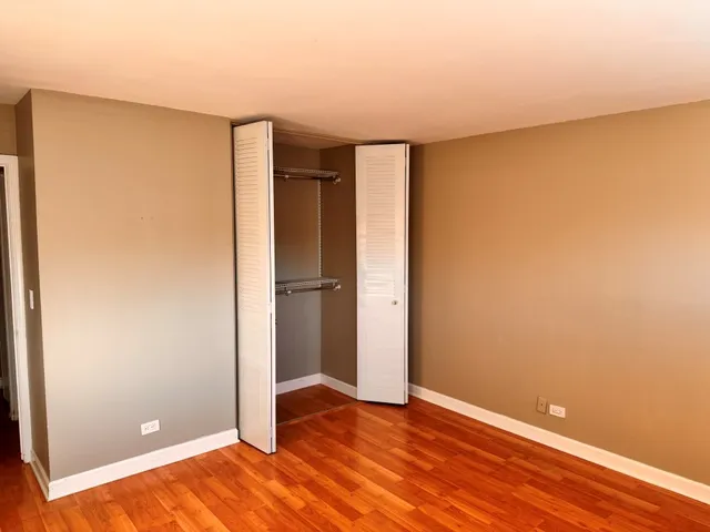 $1,565 | 2212 Country Club Drive, Unit 6, Woodridge, IL 60517