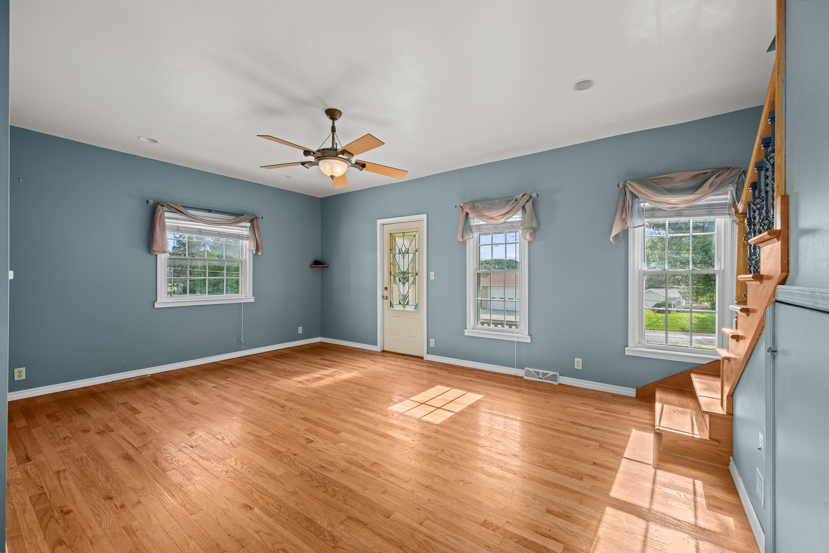 802 North High Street Port Byron, IL 61275 - Photo 11 of 43 a view of an empty room with a window