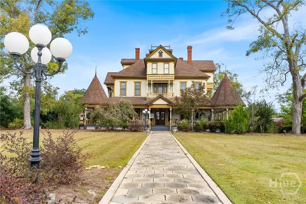 $1,800,000 | 323 North Main Street, Swainsboro, GA 30401