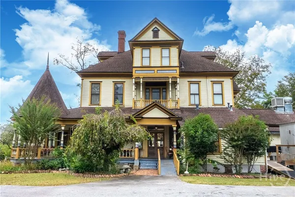 $1,800,000 | 323 North Main Street, Swainsboro, GA 30401