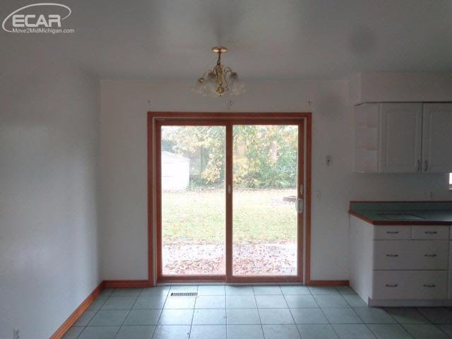 3505 Ridgecliffe Drive Flint, MI 48532 - Photo 8 of 12