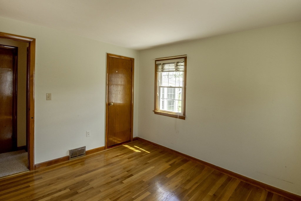 17 Mc Bride Street Springfield, MA 01104 - Photo 19 of 32
