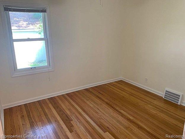 1849 Cambridge Road Berkley, MI 48072 - Photo 11 of 23
