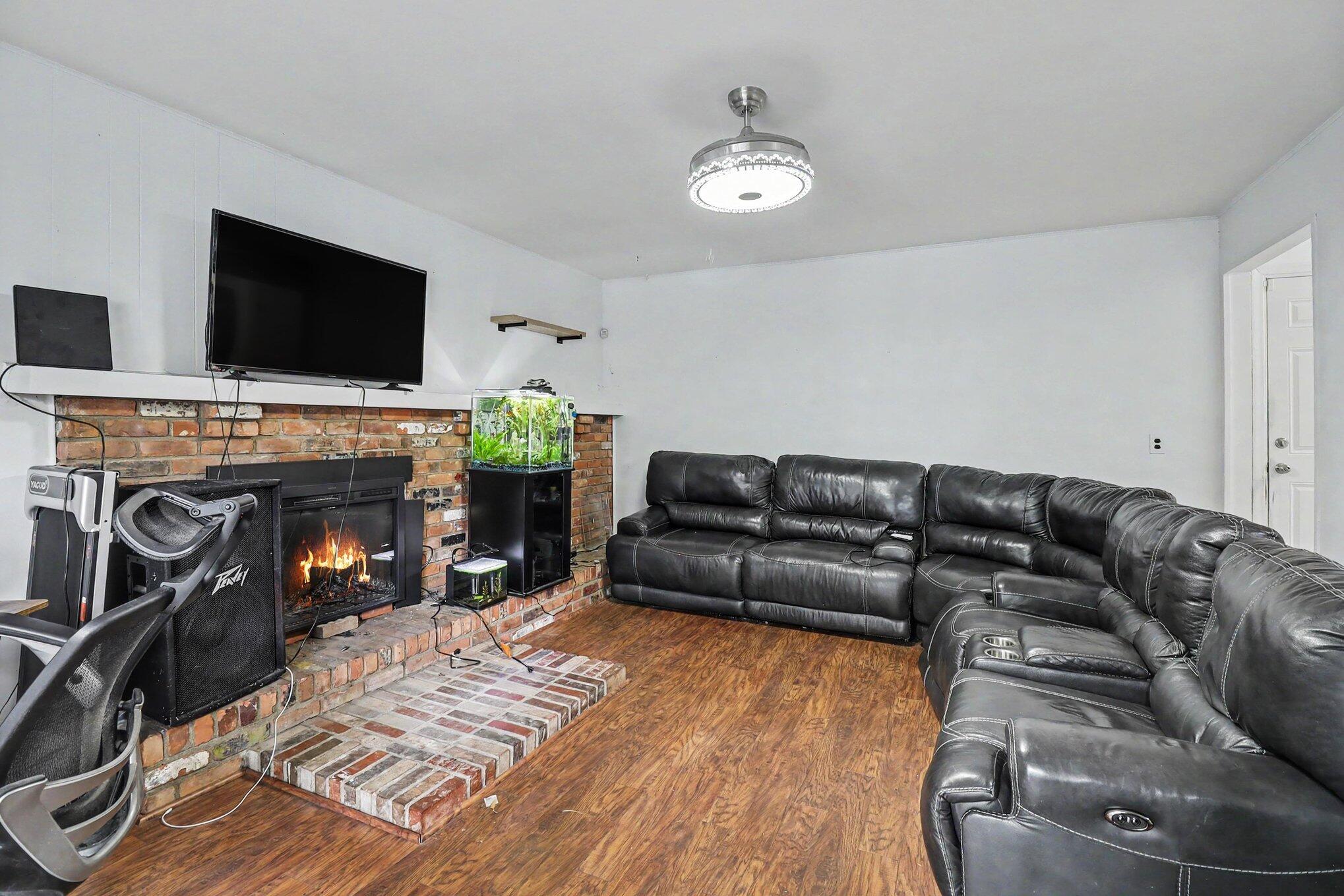16360 Rutherland Street East Southfield, MI 48076 - Photo 4 of 29 009_file_5302