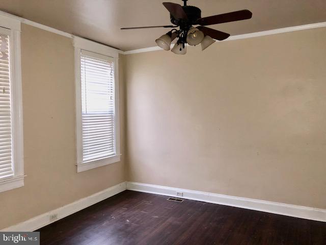 14 South Tremont Road Baltimore, MD 21229 - Photo 7 of 8 living room