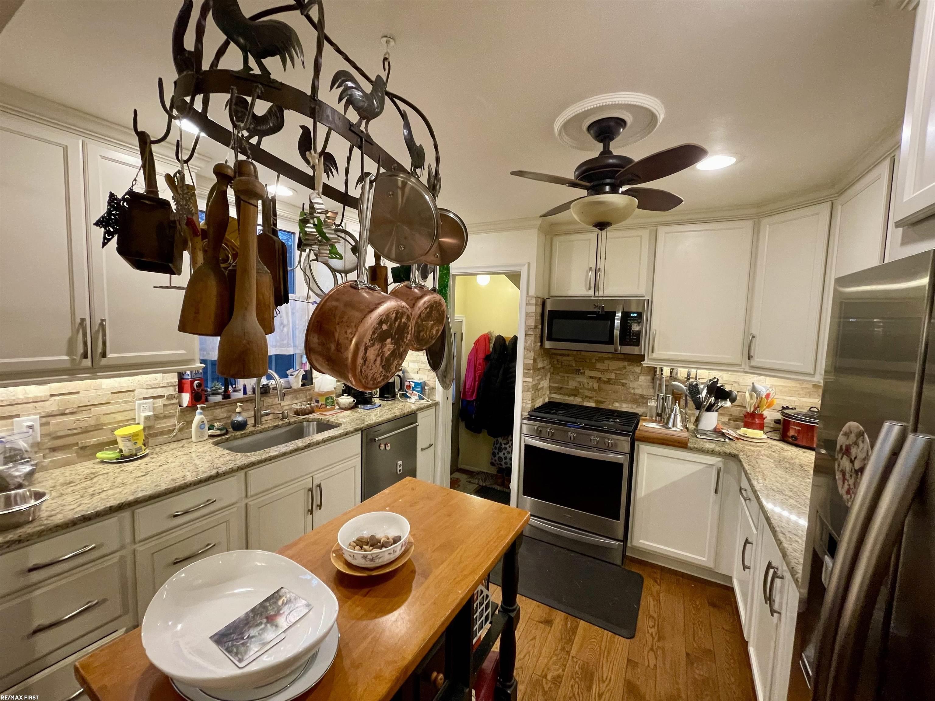 1178 Hampton Road Grosse Pointe Woods, MI 48236 - Photo 15 of 50