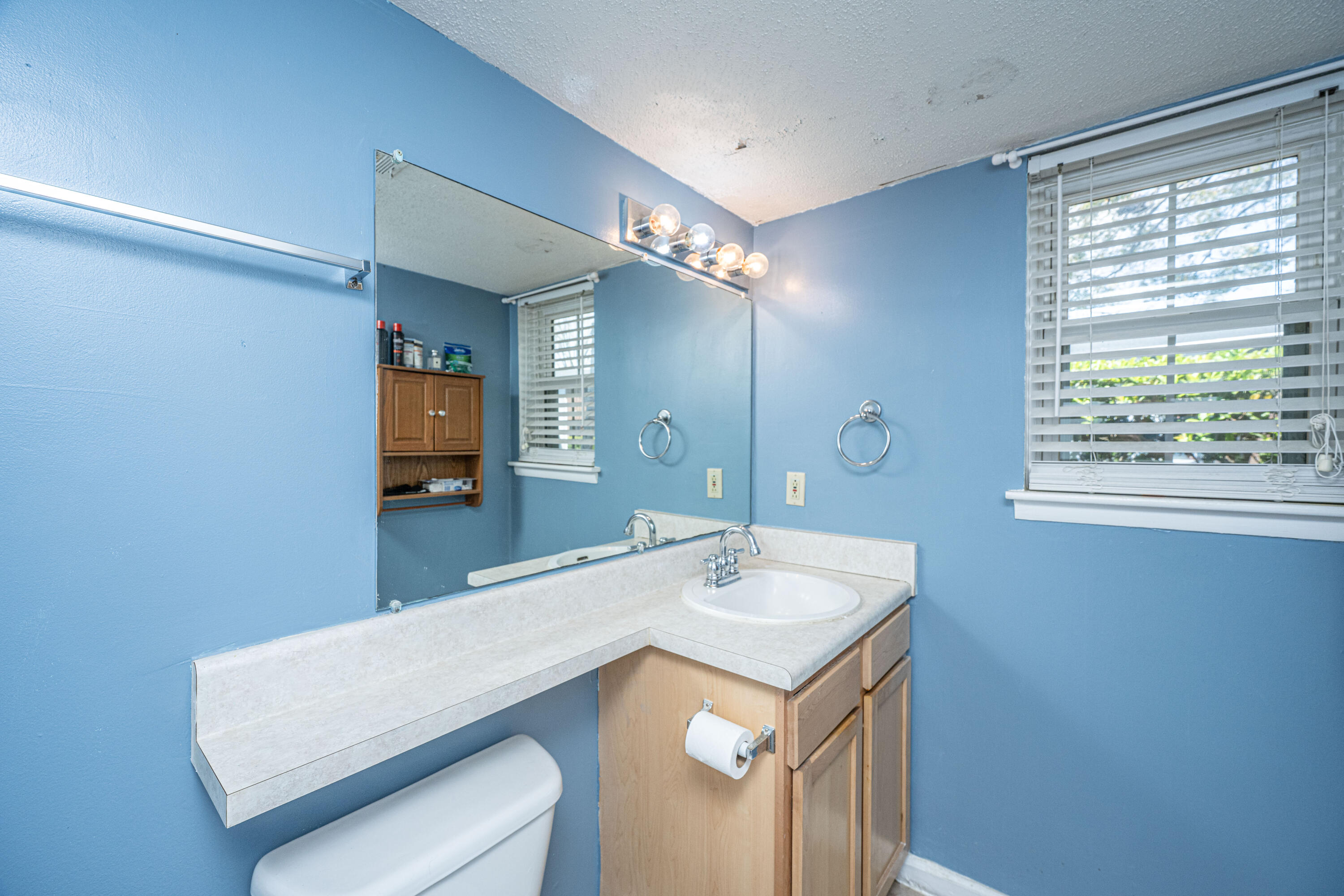 21 Rivers Point Row, Unit 17B Charleston, SC 29412 - Photo 21 of 40 Bathroom