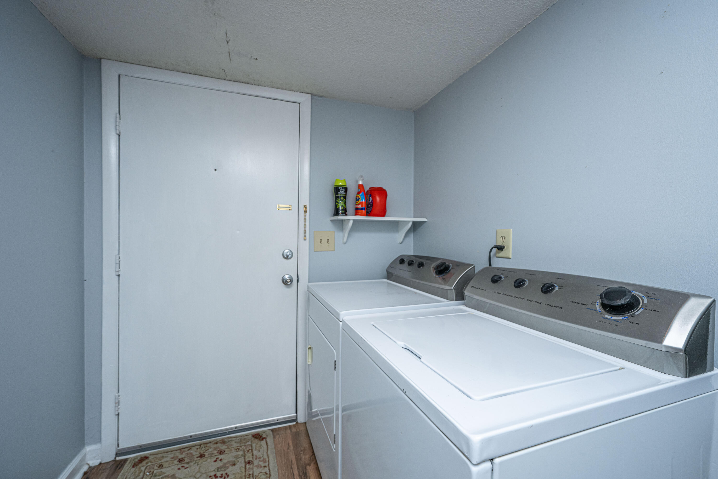 21 Rivers Point Row, Unit 17B Charleston, SC 29412 - Photo 23 of 40 Laundy & Back door