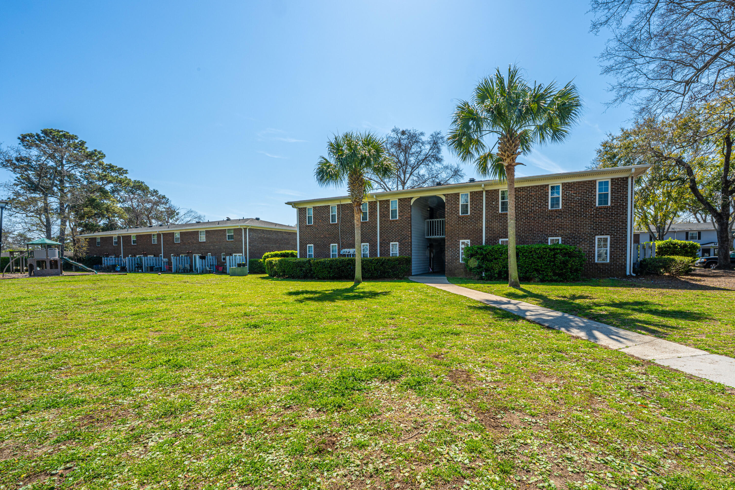 21 Rivers Point Row, Unit 17B Charleston, SC 29412 - Photo 24 of 40 Outside