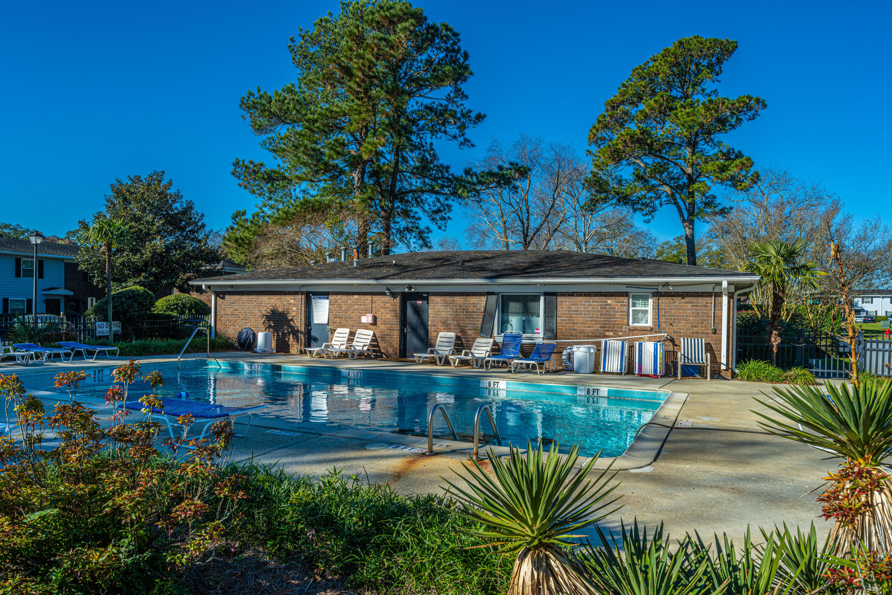 21 Rivers Point Row, Unit 17B Charleston, SC 29412 - Photo 29 of 40 Pool