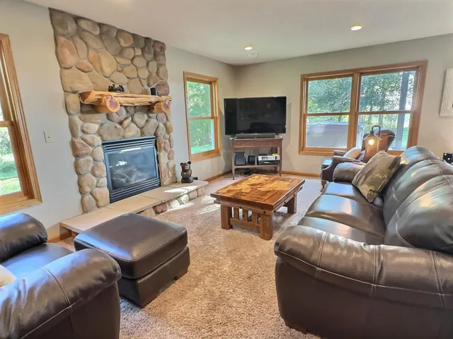 $999,999 | 3665 Pleason Avenue Northwest, Annandale, MN 55302