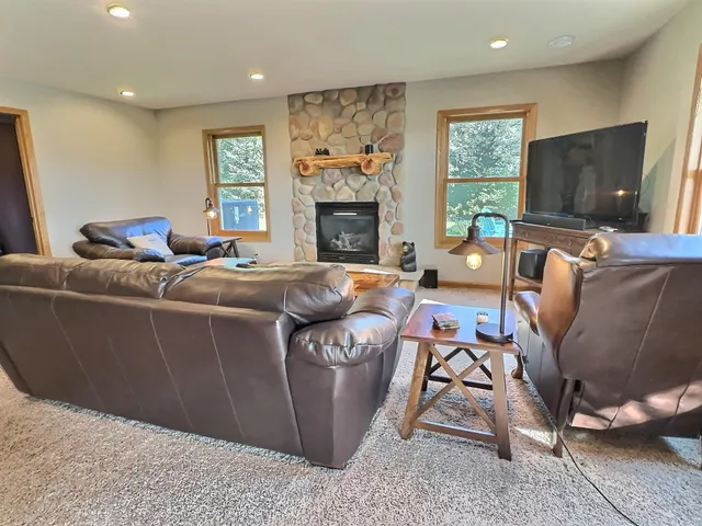 $999,999 | 3665 Pleason Avenue Northwest, Annandale, MN 55302