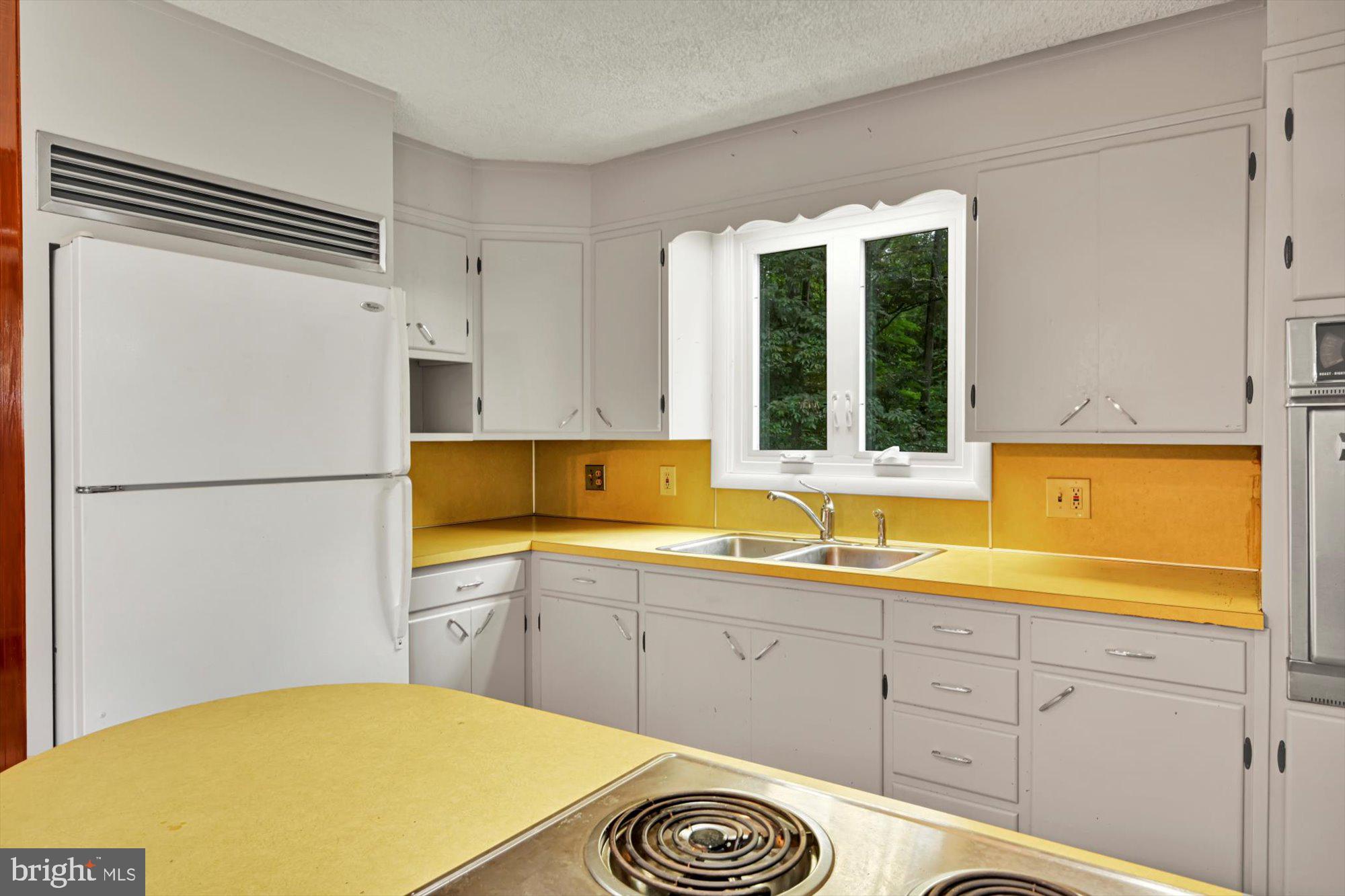 685 Smokestown Road Denver, PA 17517 - Photo 11 of 28 Kitchen