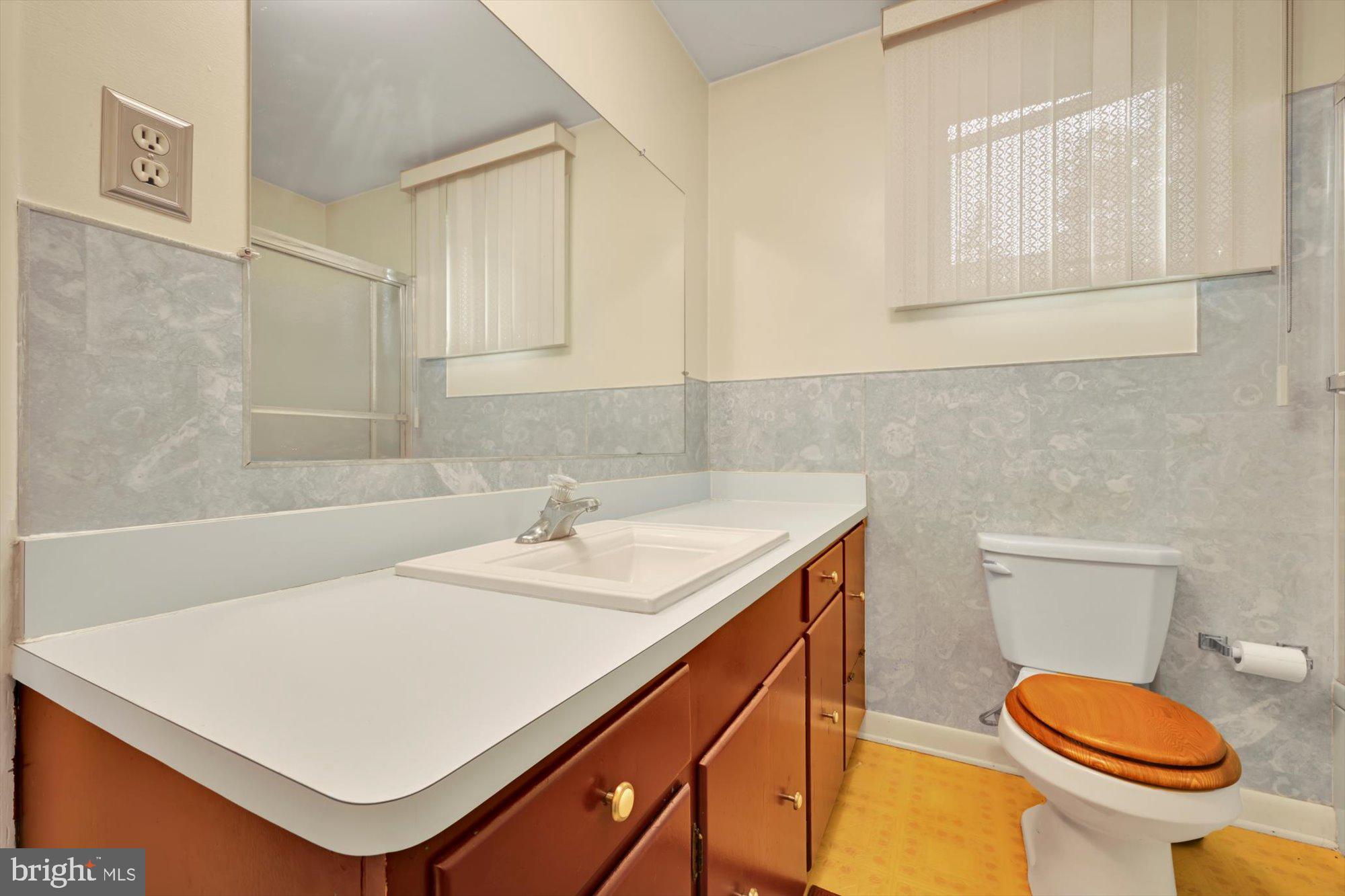 685 Smokestown Road Denver, PA 17517 - Photo 16 of 28 Bathroom