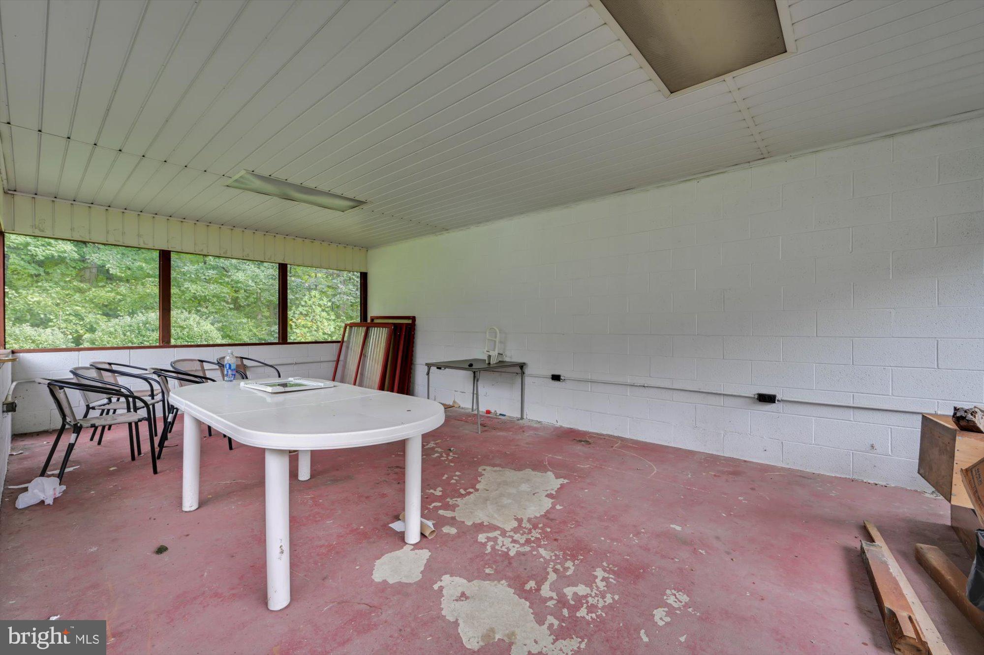 685 Smokestown Road Denver, PA 17517 - Photo 22 of 28 Enclosed Patio
