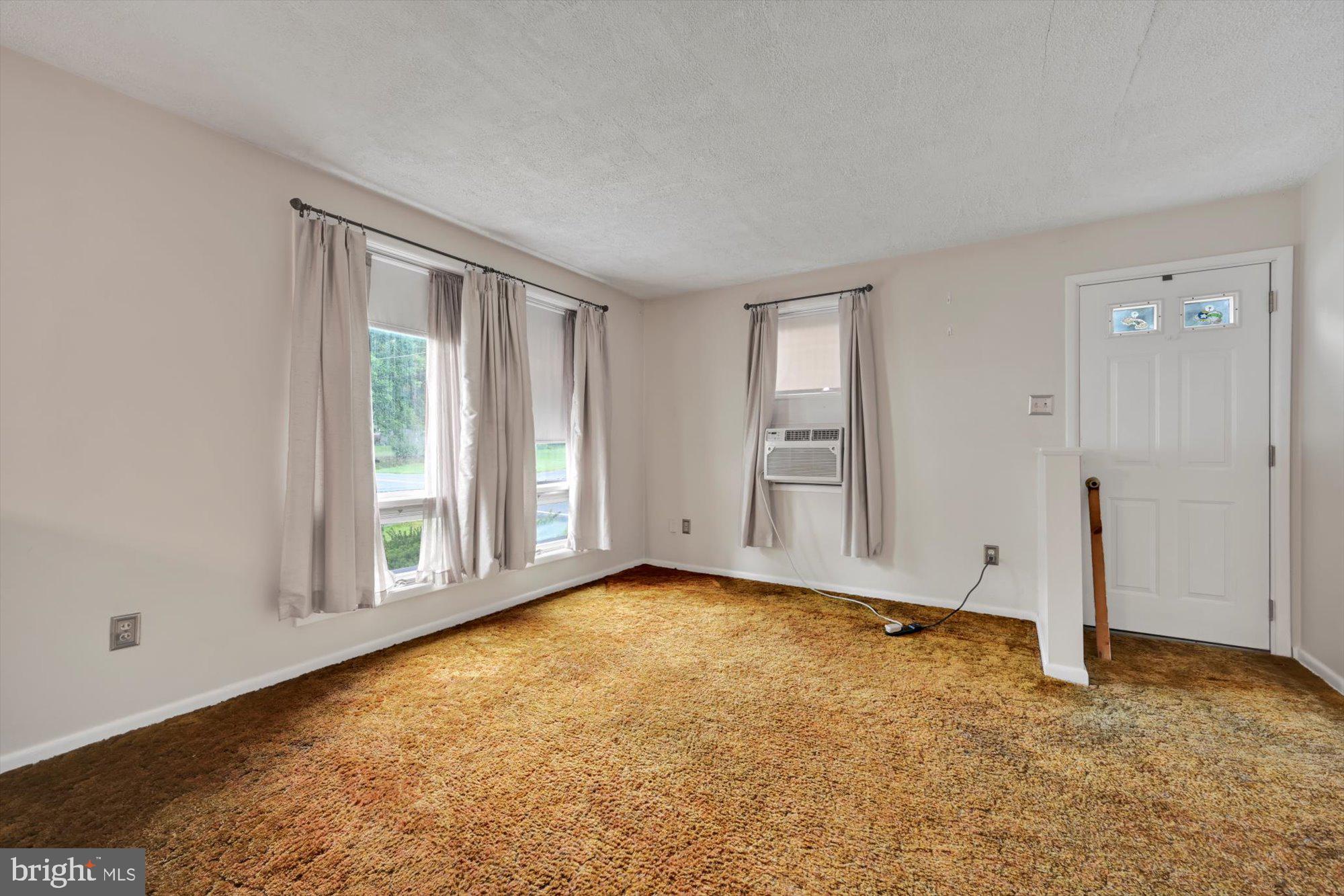 685 Smokestown Road Denver, PA 17517 - Photo 5 of 28 Living Room