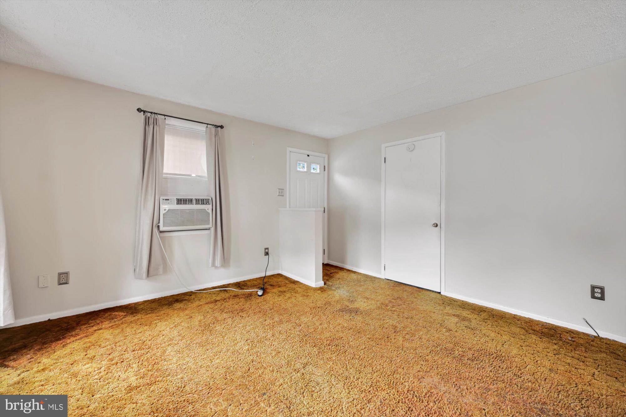 685 Smokestown Road Denver, PA 17517 - Photo 6 of 28 Living Room