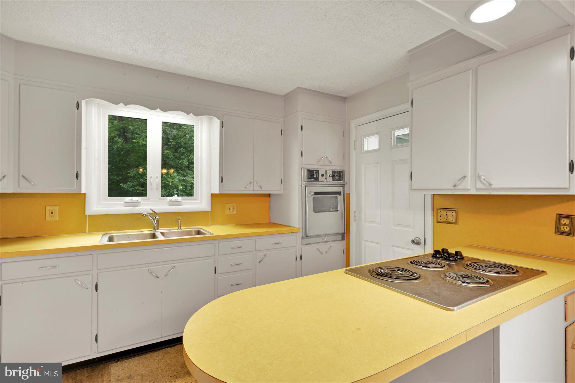 685 Smokestown Road Denver, PA 17517 - Photo 10 of 28 Kitchen