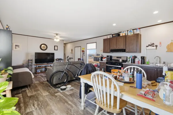 a view of a livingroom with furniture
