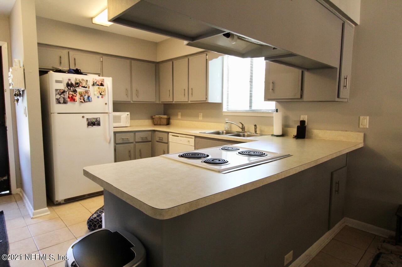10654 Coleman Road Jacksonville, FL 32257 - Photo 3 of 13 Kitchen