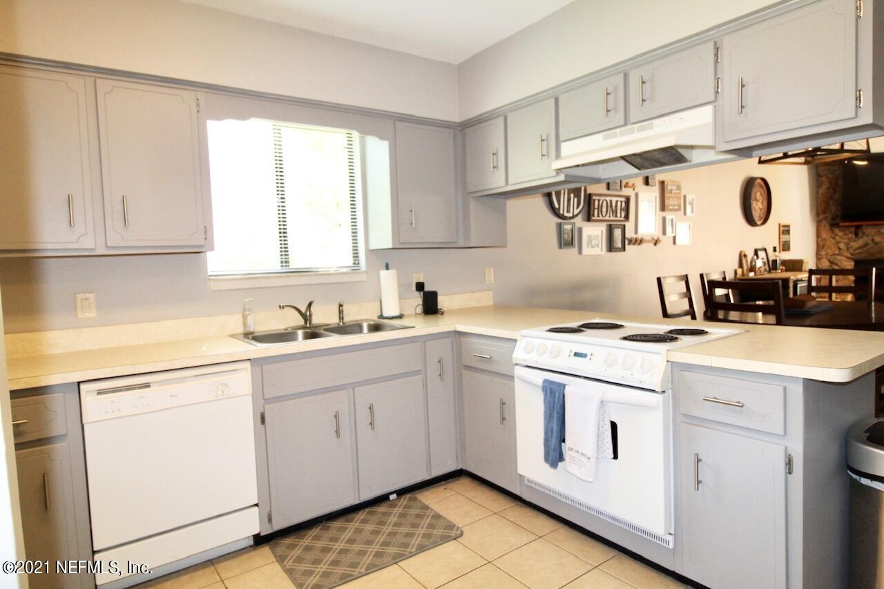 10654 Coleman Road Jacksonville, FL 32257 - Photo 4 of 13 Kitchen