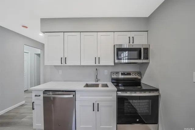 $3,200 | 803 Deer Park Road, Dix Hills, NY 11746