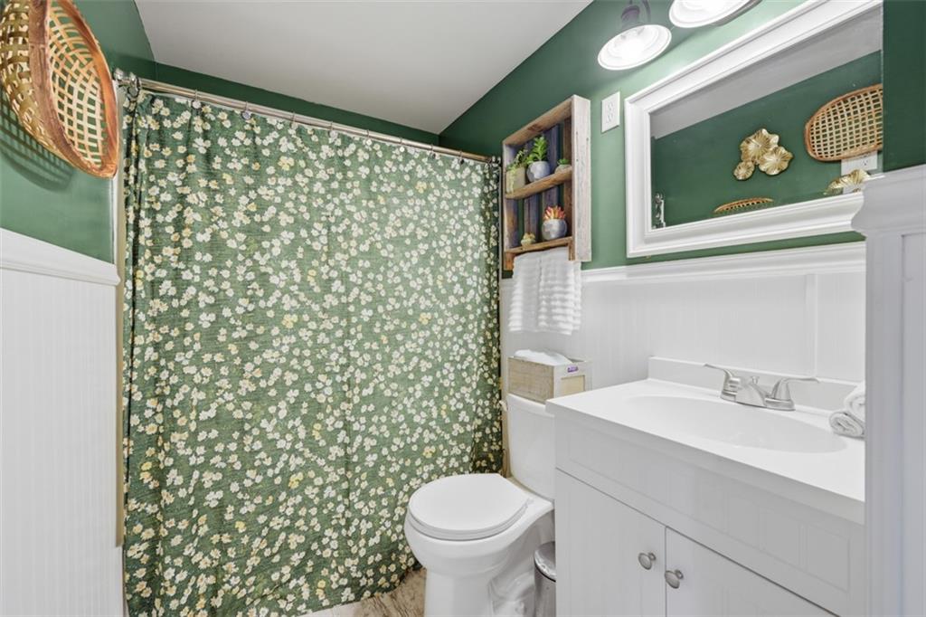 2928 Kings Mill Road Bethel Park, PA 15102 - Photo 28 of 40 Main Bath Upper Level