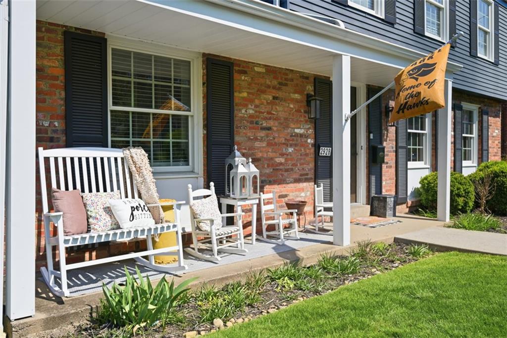 2928 Kings Mill Road Bethel Park, PA 15102 - Photo 4 of 40 Front Porch