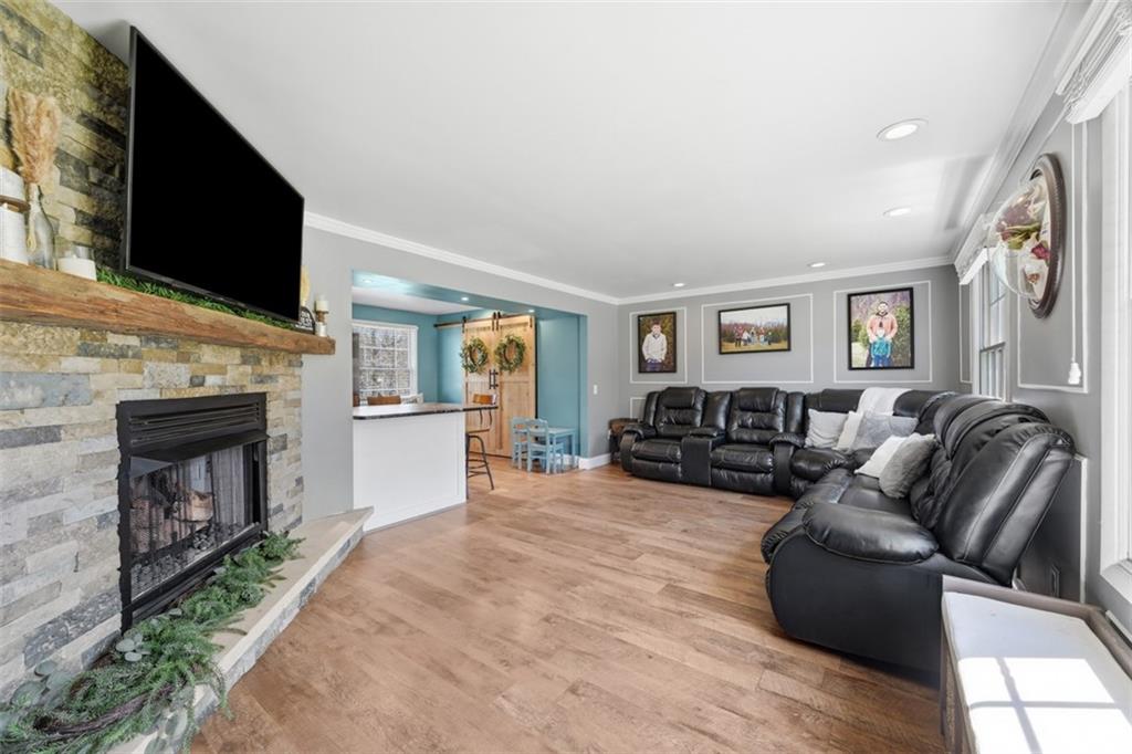 2928 Kings Mill Road Bethel Park, PA 15102 - Photo 8 of 40 Gas Fireplace