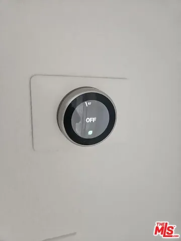 a close up view of a washer and dryer