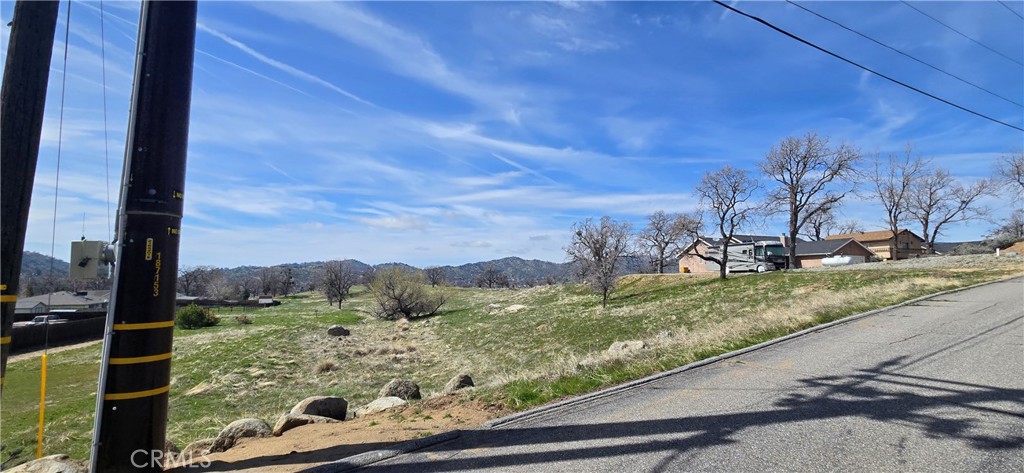 17701 Bold Venture Drive Tehachapi, CA 93561 - Photo 3 of 7 a view of a yard with street