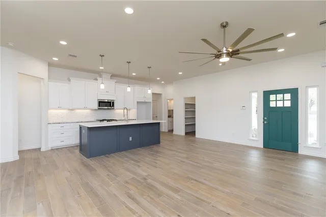 $2,400 | 2545 Lorine Drive, Corpus Christi, TX 78418