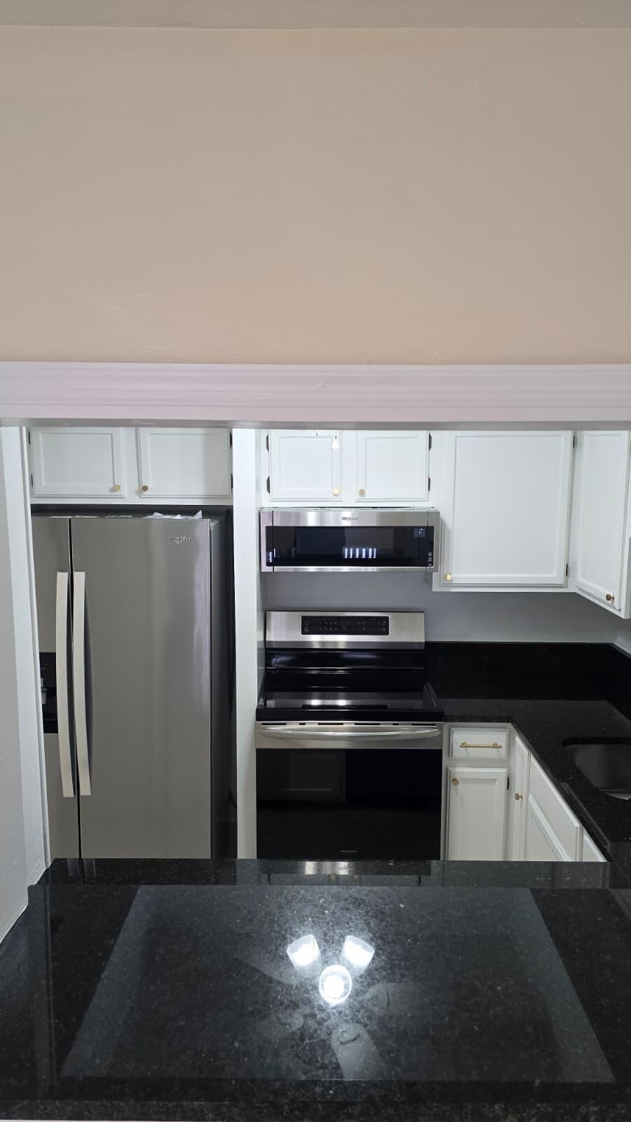 105 South Riverside Drive, Unit 402 Pompano Beach, FL 33062 - Photo 9 of 43 PHOTO-2026-06-09-17-04-03