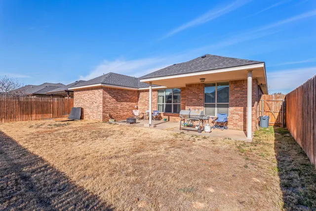 a view of a house with backyard and porch